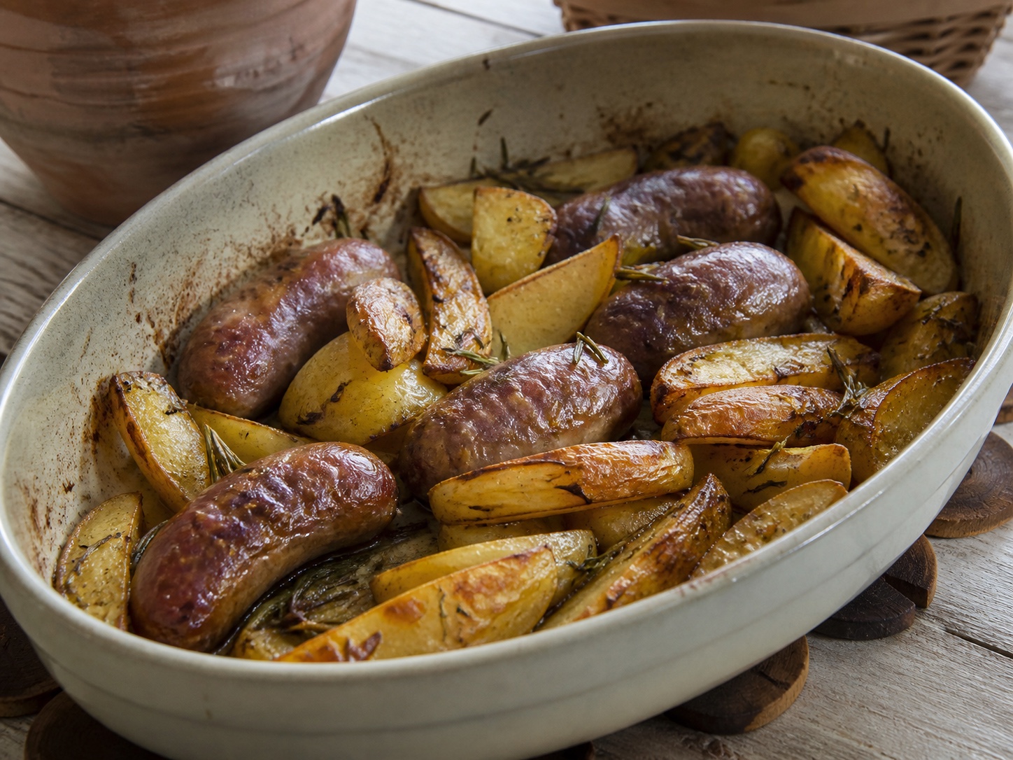 Salsiccia e patate al forno
