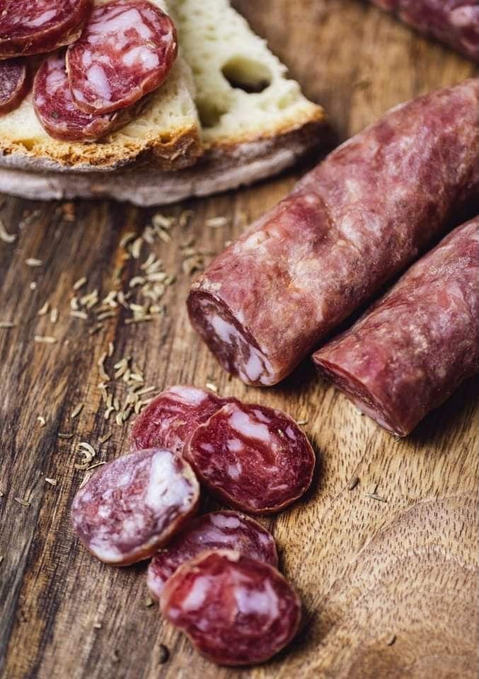 Salsiccia stagionata artigianale